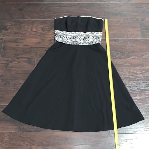 WHBM White House Black Market Strapless Dress w/ Embroidered Waist Detail, sz 0. - Picture 9 of 12